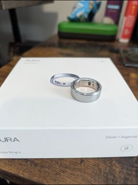 Oura Ring 4 Size 9 Silver Smart Ring